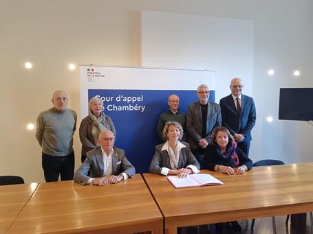 Signature officielle de la charte de bonnes pratiques entre avocats - conciliateurs